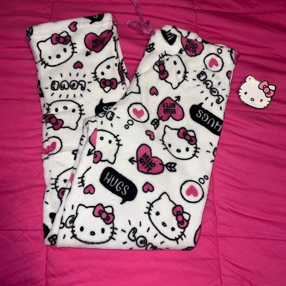 Women’s hello kitty plush pajama pants - Picture 2 of 3